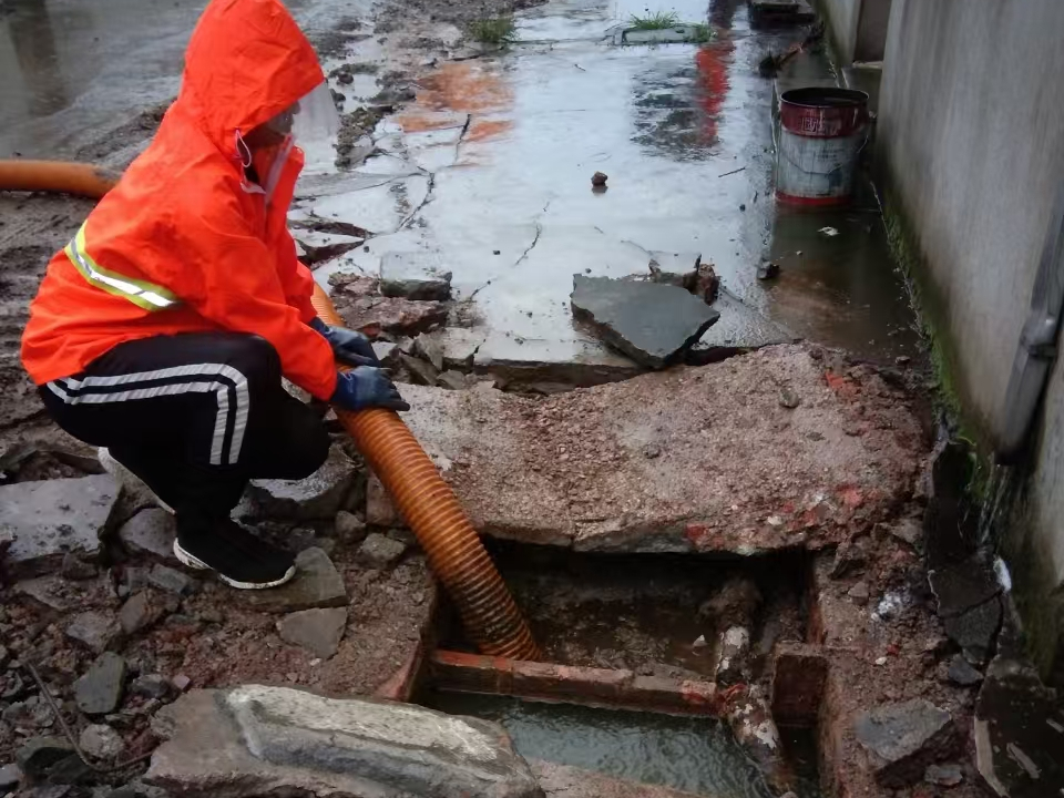 抚松专业清理污水池 炜誉市政以规范流程守护城市 “肠道”