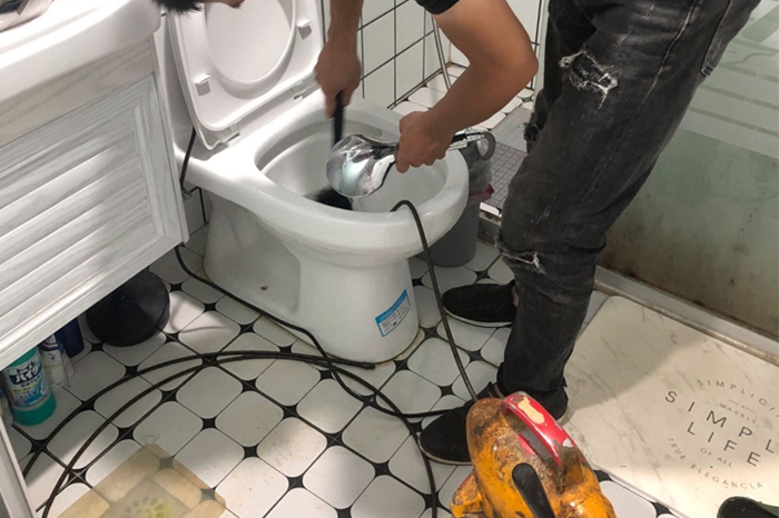 抚松马桶堵塞自己疏通还是找师傅？专业上门服务让你省时更省心